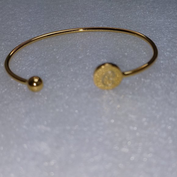 Sarah Chloe 925 marked Adjustable Bangle with engraved C, gold plated - Picture 4 of 9